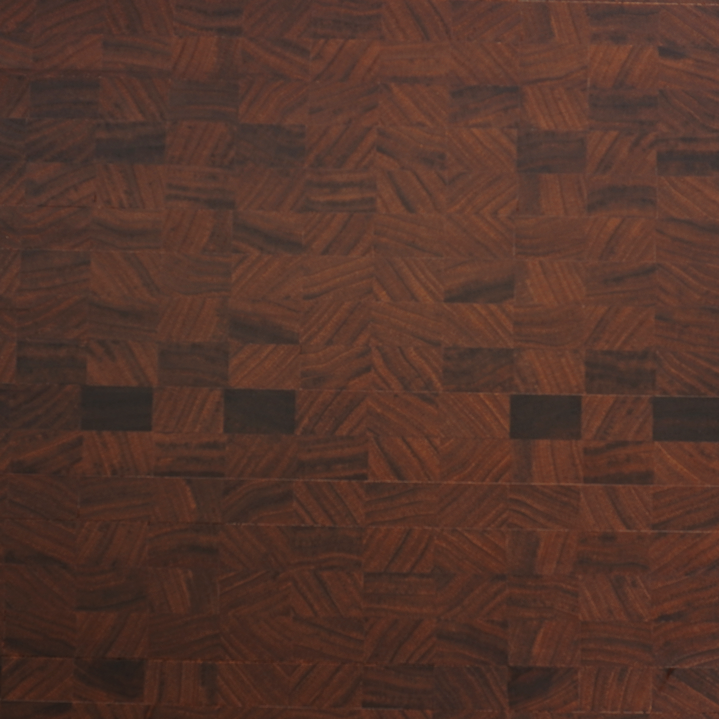 Macro shot of the self-healing walnut end grain fibers on the Patriot Sovereign board.