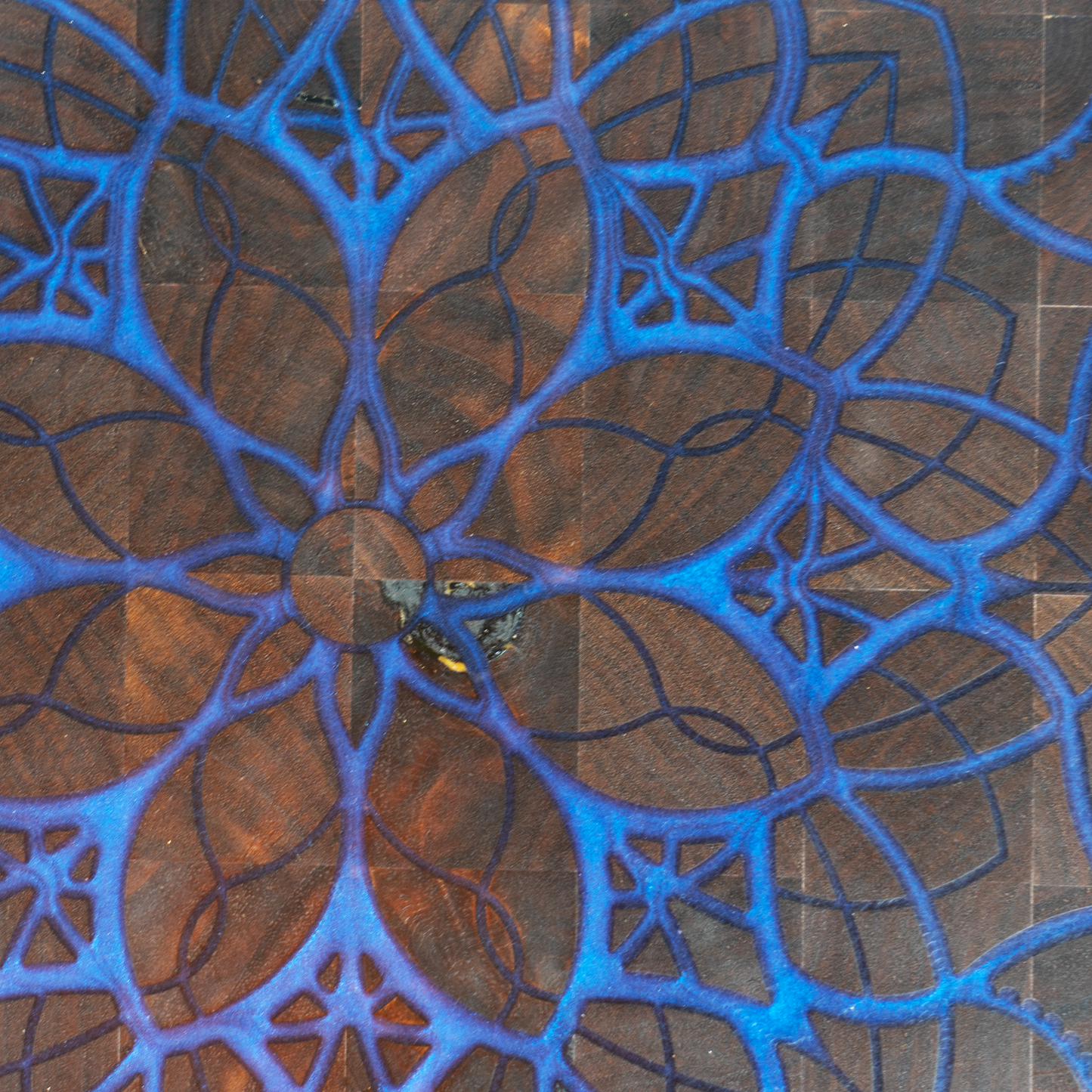 Close up walnut end grain pattern and navy blue epoxy mandala inlay — Red Tail Boards